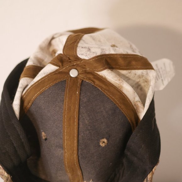 Realtree camo cap with lights built into visor - Picture 3 of 5